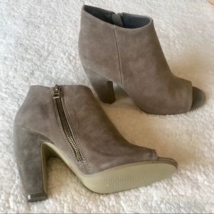 Steve Madden Taupe Suede bootie
